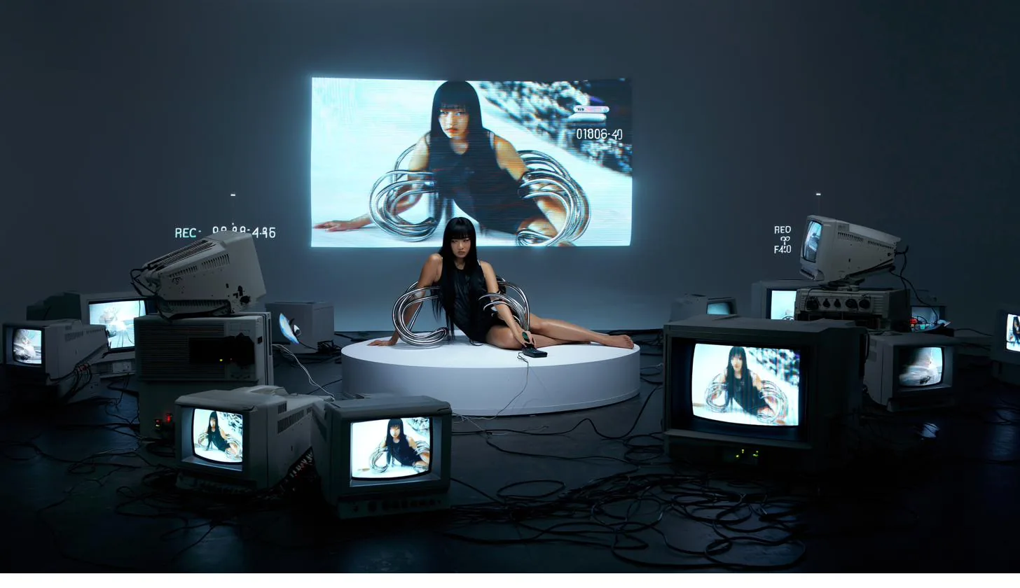 Instalaci\u00f3n audiovisual dise\u00f1ada por Chaos Department